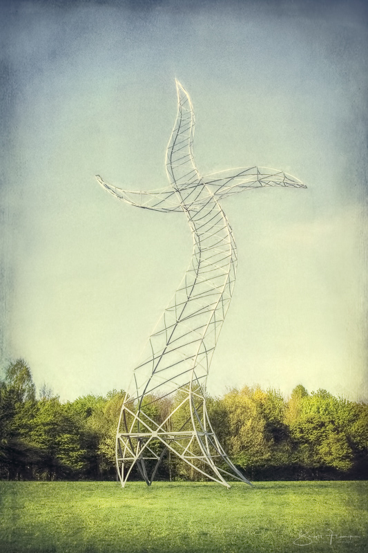 Zauberlehrling - 35 m hohe Stahlskulptur - tanzender Strommast - Istallation im Rahmen der Emscherkunst im Jahre 2013